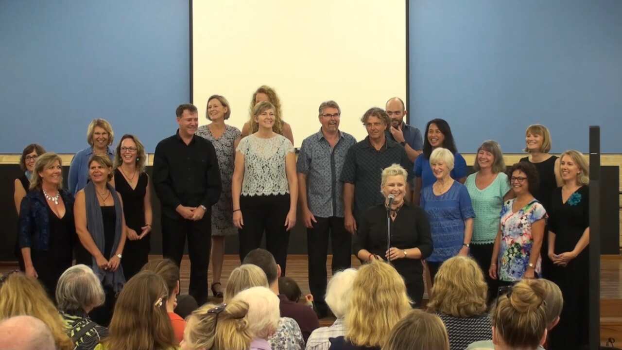 Acapella koor 'Good Vibrations'.