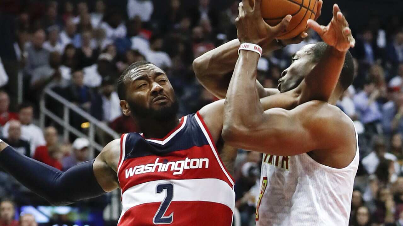 Atlanta Dwight Howard (8) battles Washington John Wall (2)