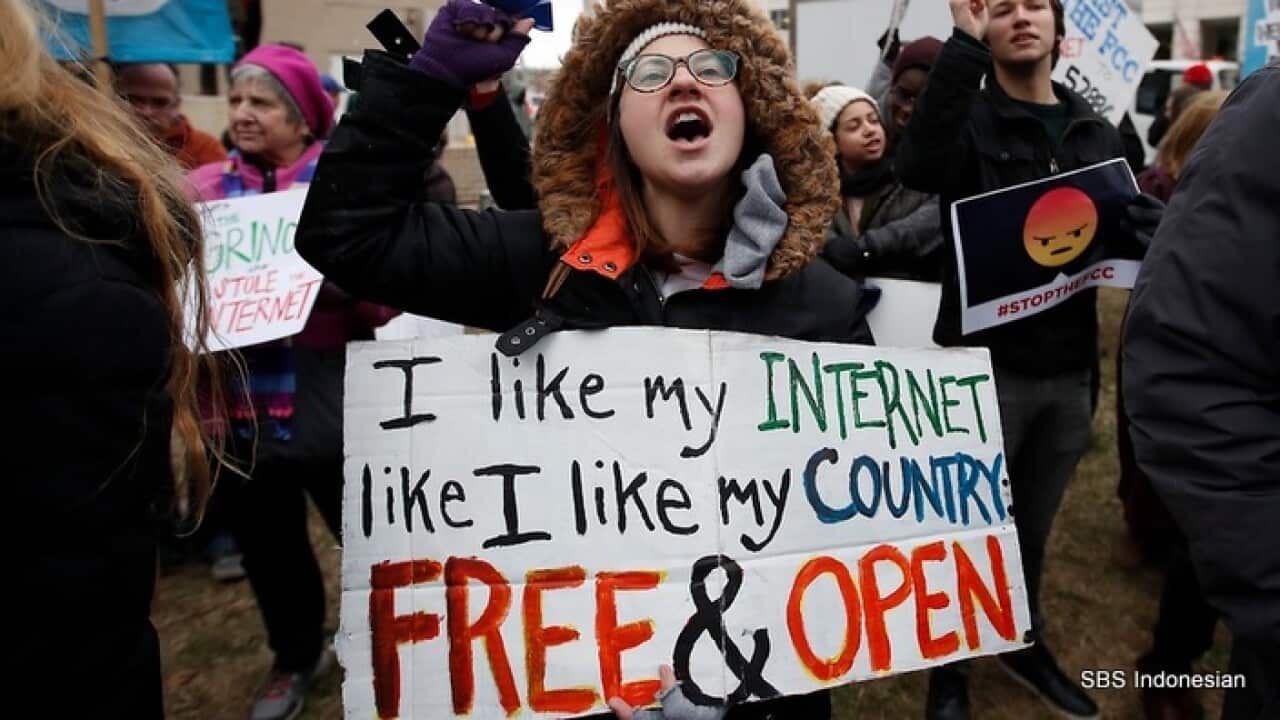 Protesters in the US in relation to internet neutrality, 14 Dec 2017