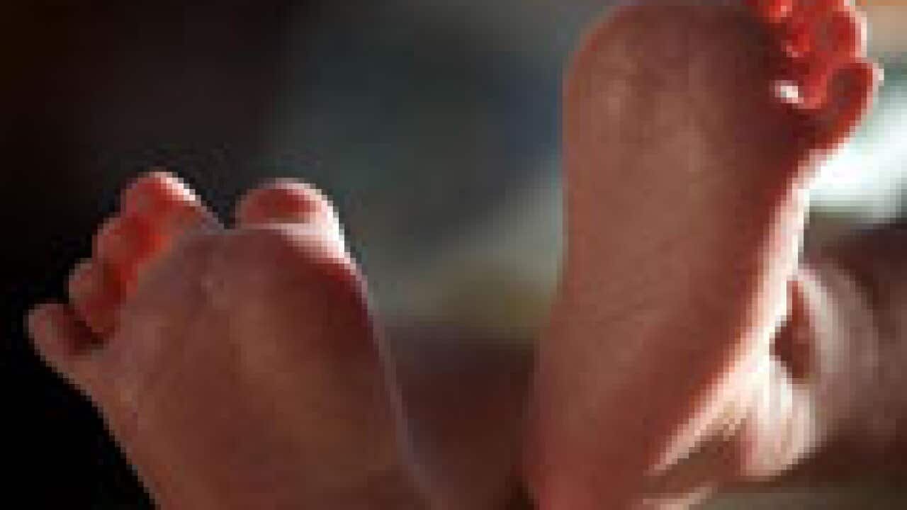 baby_feet_0605_S_getty_899045008