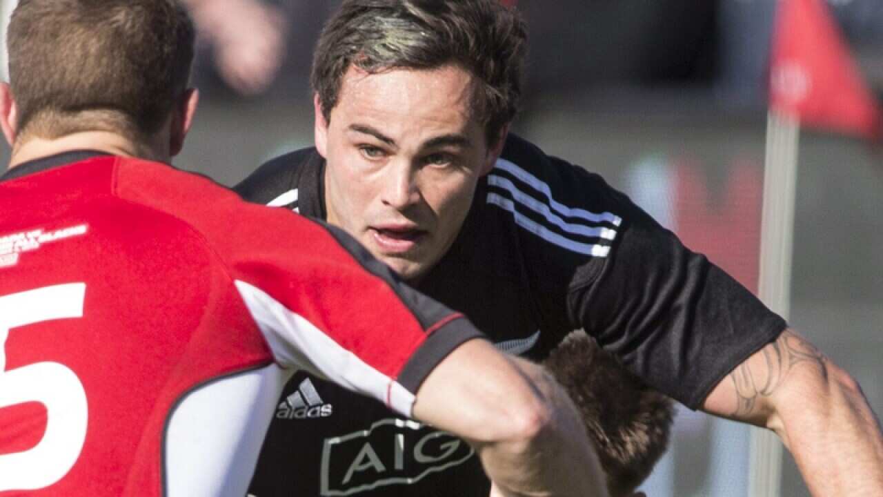 New Zealand Maori All Black's Zac Guilford, center