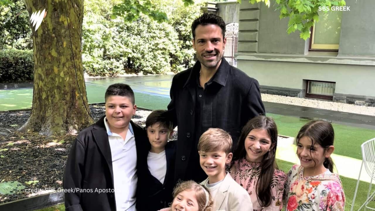 Konstantinos Argiros with 3rd and 4th generation Greek-Australian children at the Hellenic Museum, Melbourne, 26 October 2025 / SBS Greek: Panos Apostolou