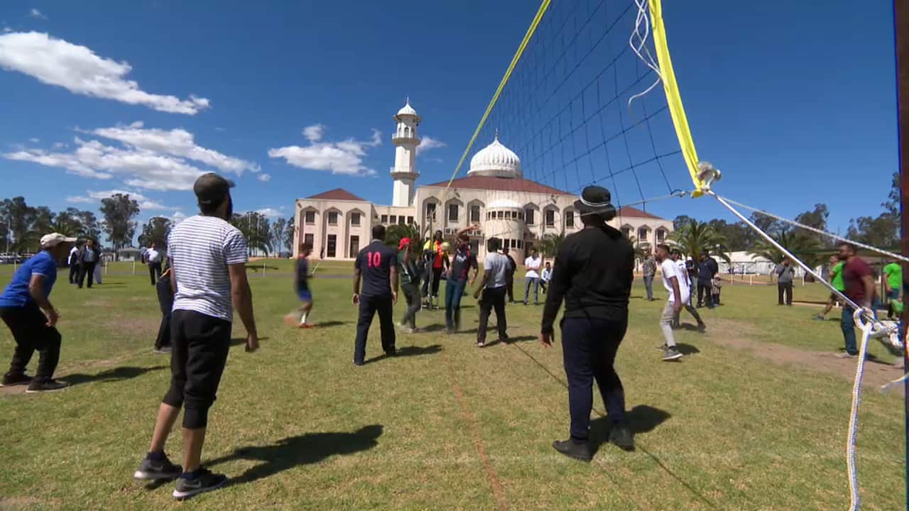 Attendees of the 2018 Ahmadiyya Muslim National Youth Conference play volleyball.