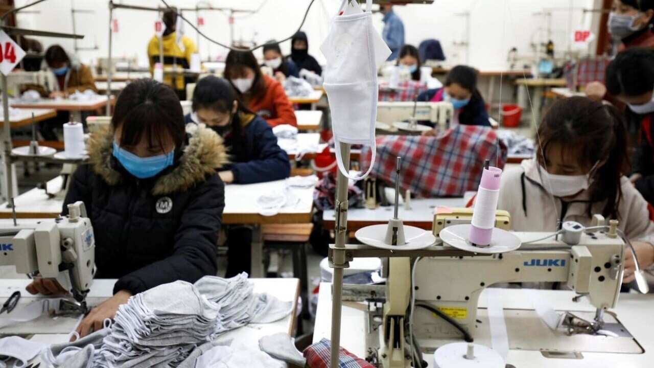 Mang khẩu trang chống dịch coronavirus