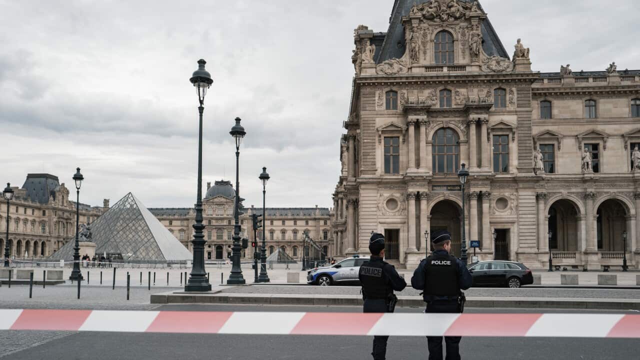 Manhunt continues after theft from Louvre museum in Paris Manhunt continues after theft from Louvre museum in Paris