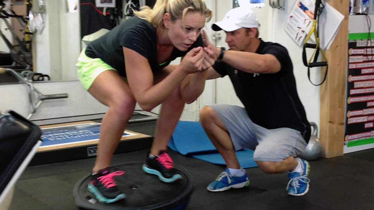 Lindsey Vonn (L) works out with Red Bull coach Martin Hager