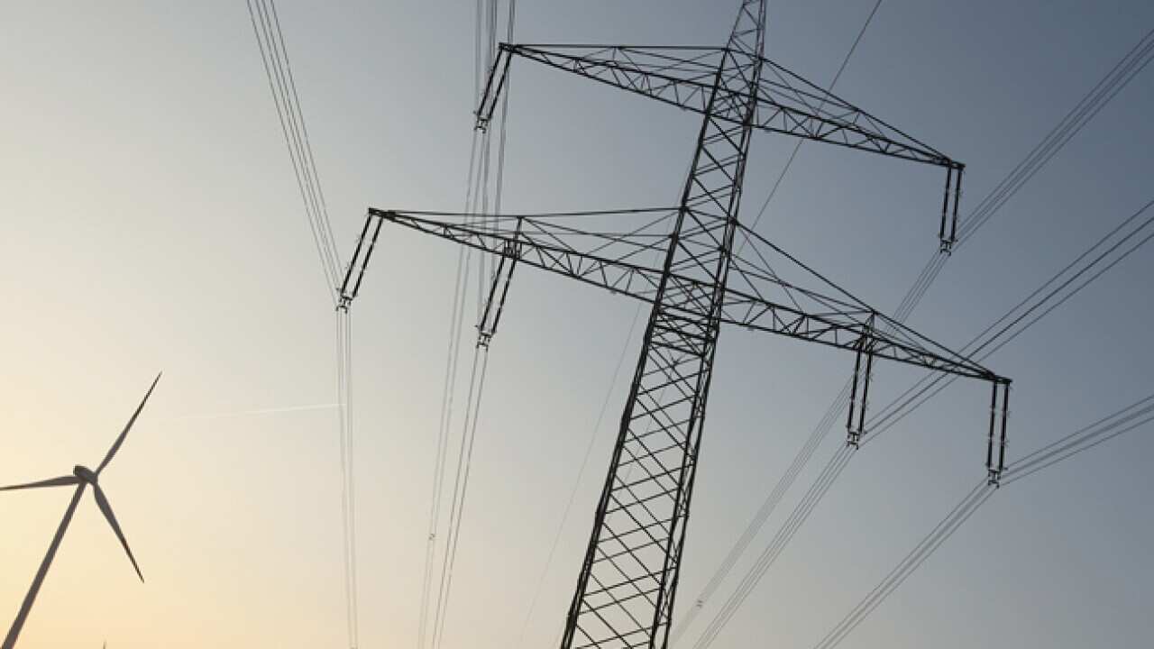 electricity_wire_pole_120630_getty_b_1208101069