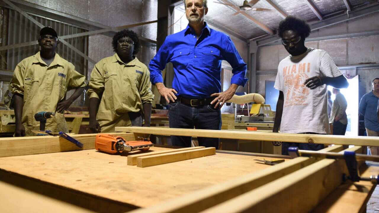 Indigenous Affairs Minister Nigel Scullion speaks to tradies