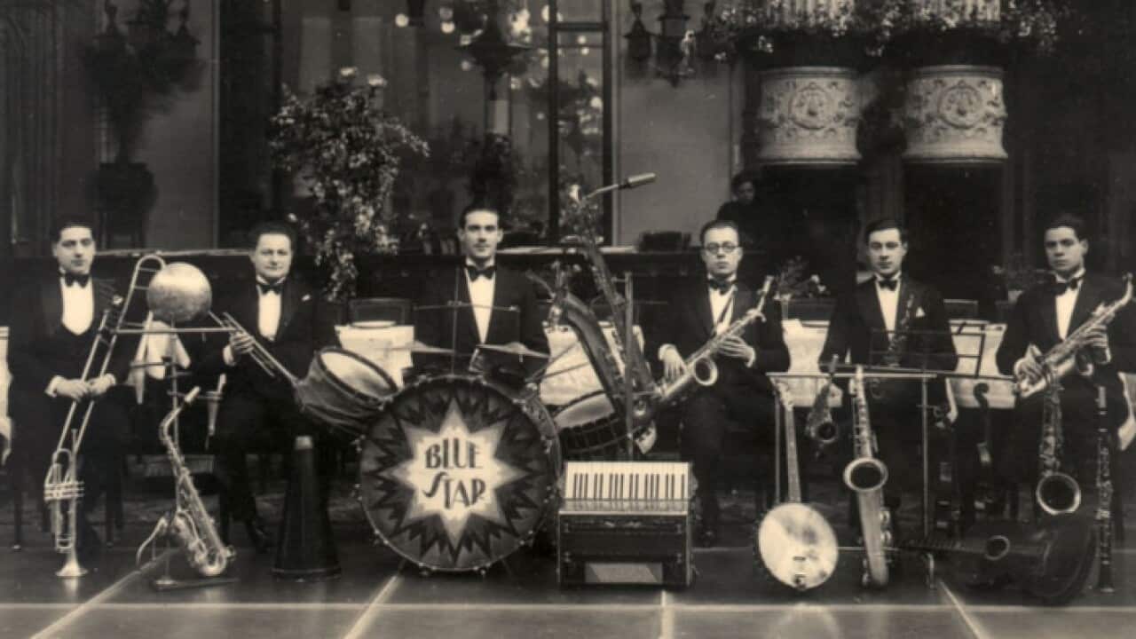 L'Orchestra Blue Star fotografata nel 1925, anno della fondazione. Barzizza è al sassofono.