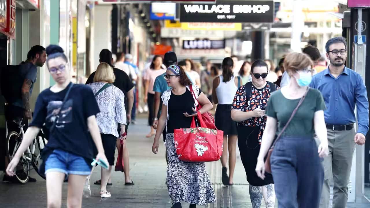 Experts are continuing to urge Australians to ensure they're properly vaccinated against COVID-19. Source: AAP / Jason O'Brien