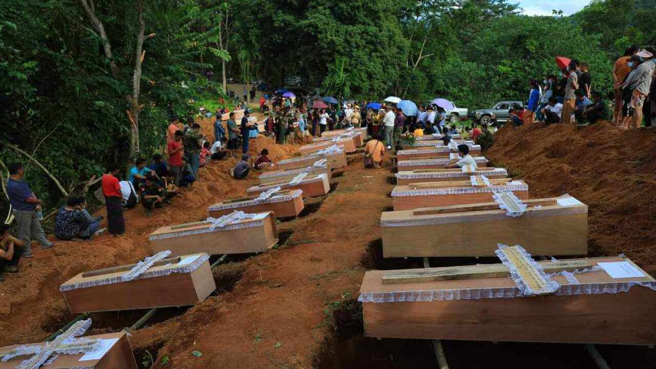 Burying those who killed in the Mon Laik incident..
