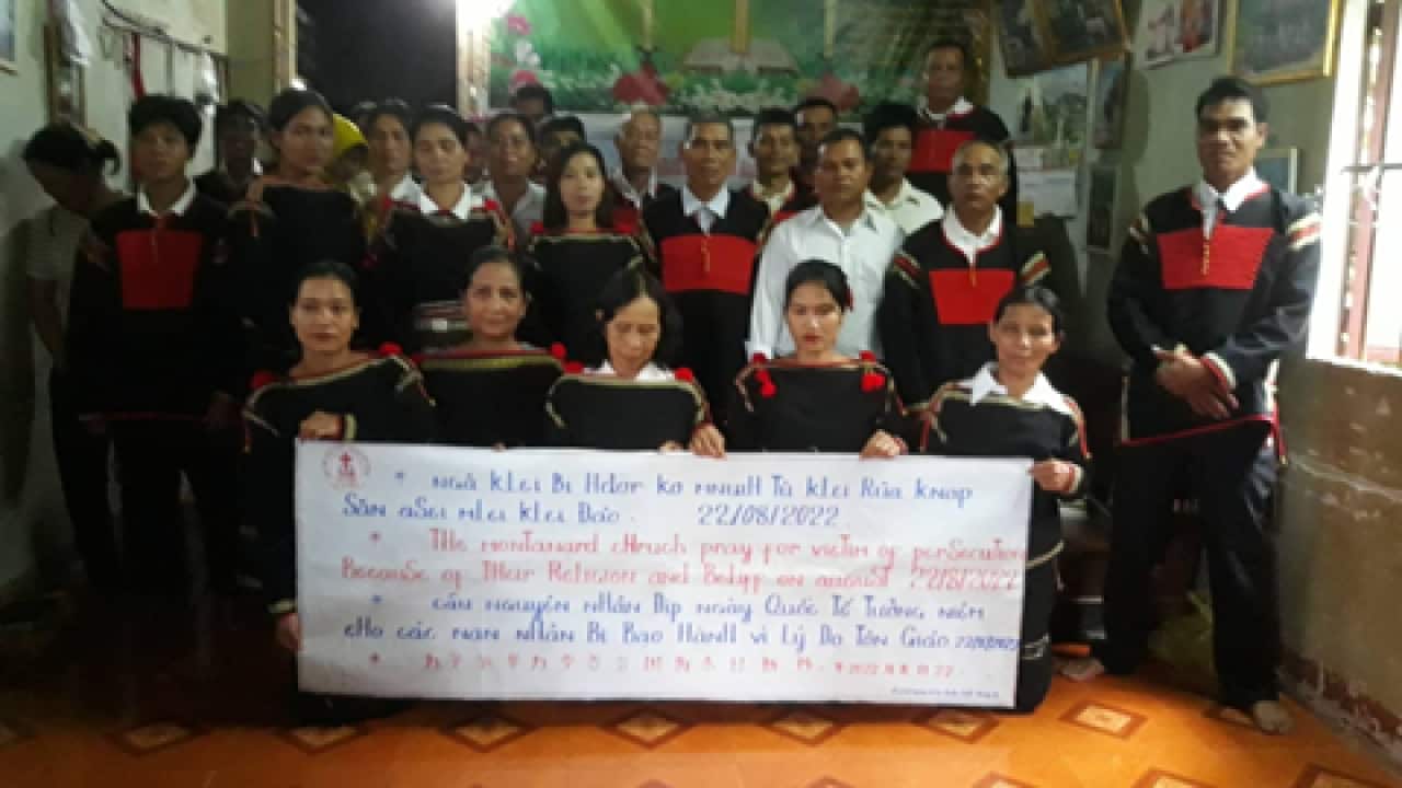 Một cộng đồng Thượng theo đạo Tin Lành tưởng niệm ngày 22 tháng 8 năm 2022, ngày Quốc Tế ‘Tưởng Niệm các Nạn Nhân của các Hành Vi Bạo Lực trên căn bản Tôn Giáo hay Niềm Tin’.tin lanh 1.png