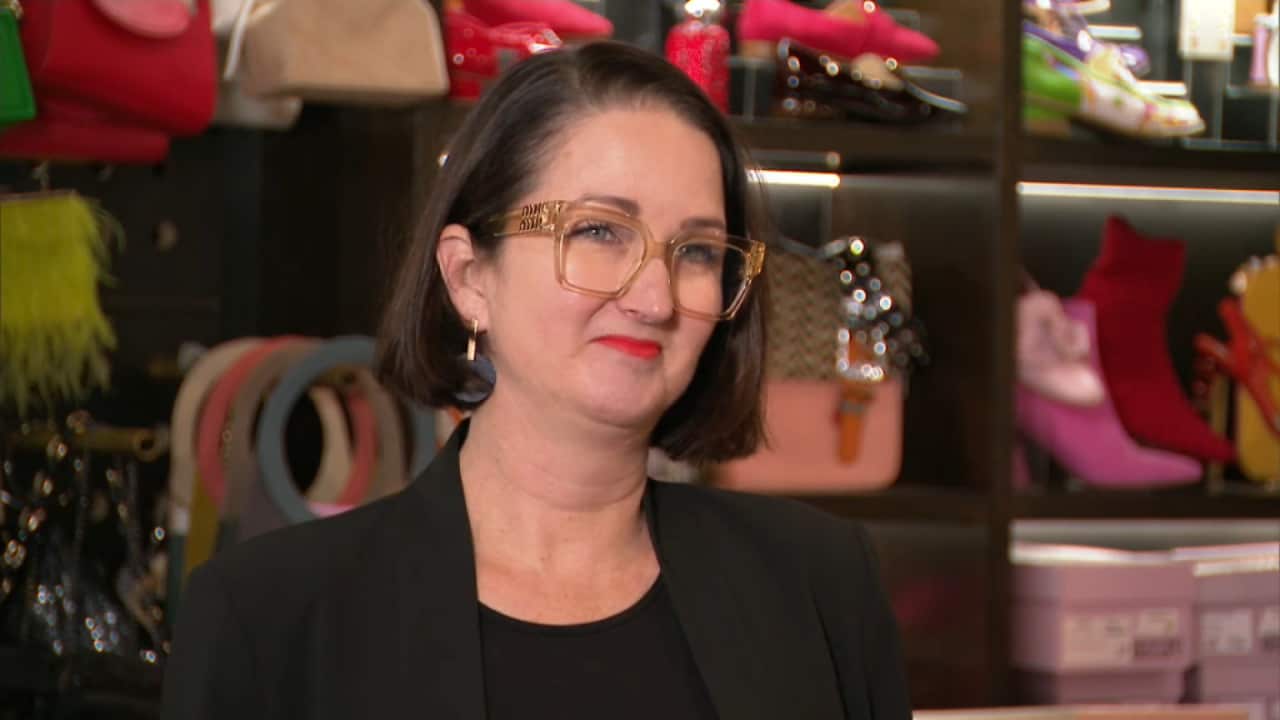 Hot-footed thief steals dozens of right boots from Brisbane boutique Hot-footed thief steals dozens of right boots from Brisbane boutique