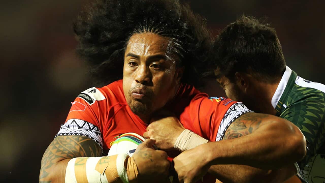 Tonga's Fuifui Moimoi (L)