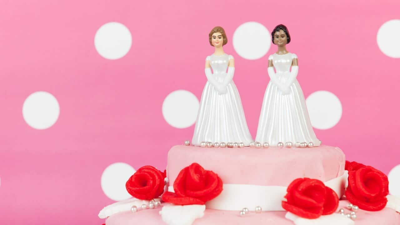 Wedding cake with lesbian couple