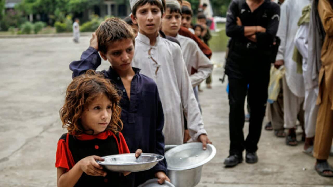IDP children waiting in the line to get food.