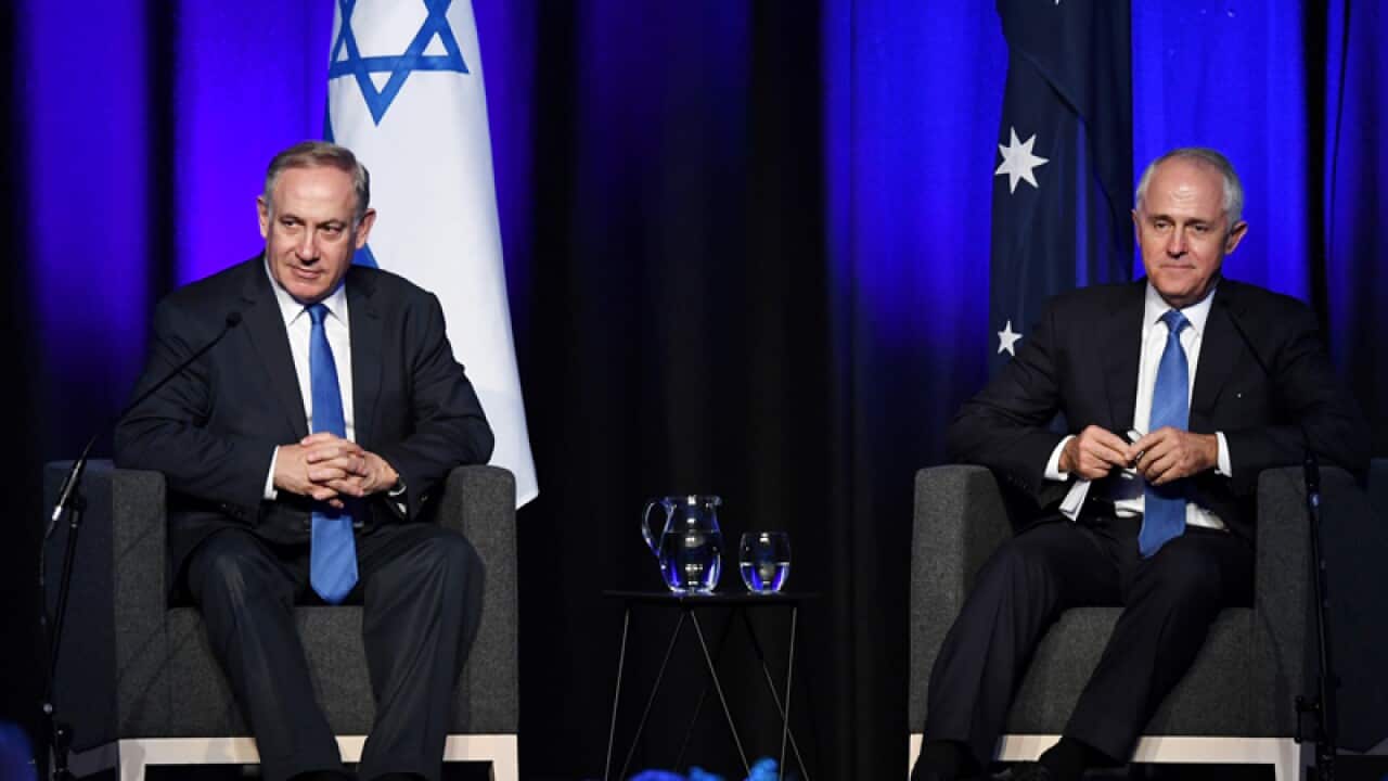 Israeli PM Benjamin Netanyahu (L) and Australian PM Malcolm Turnbull