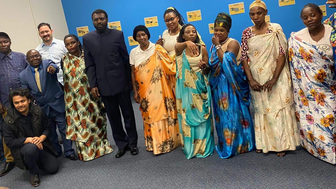 Bamwe mu Batwa bari kumwe n'abatumire mu musi mukuru wahariwe Abatwa kw'isi kw'itariki 28 Myandagara 2020.