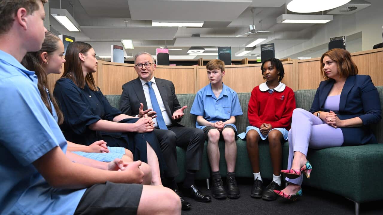 ANTHONY ALBANESE ANIKA WELLS SCHOOL VISIT