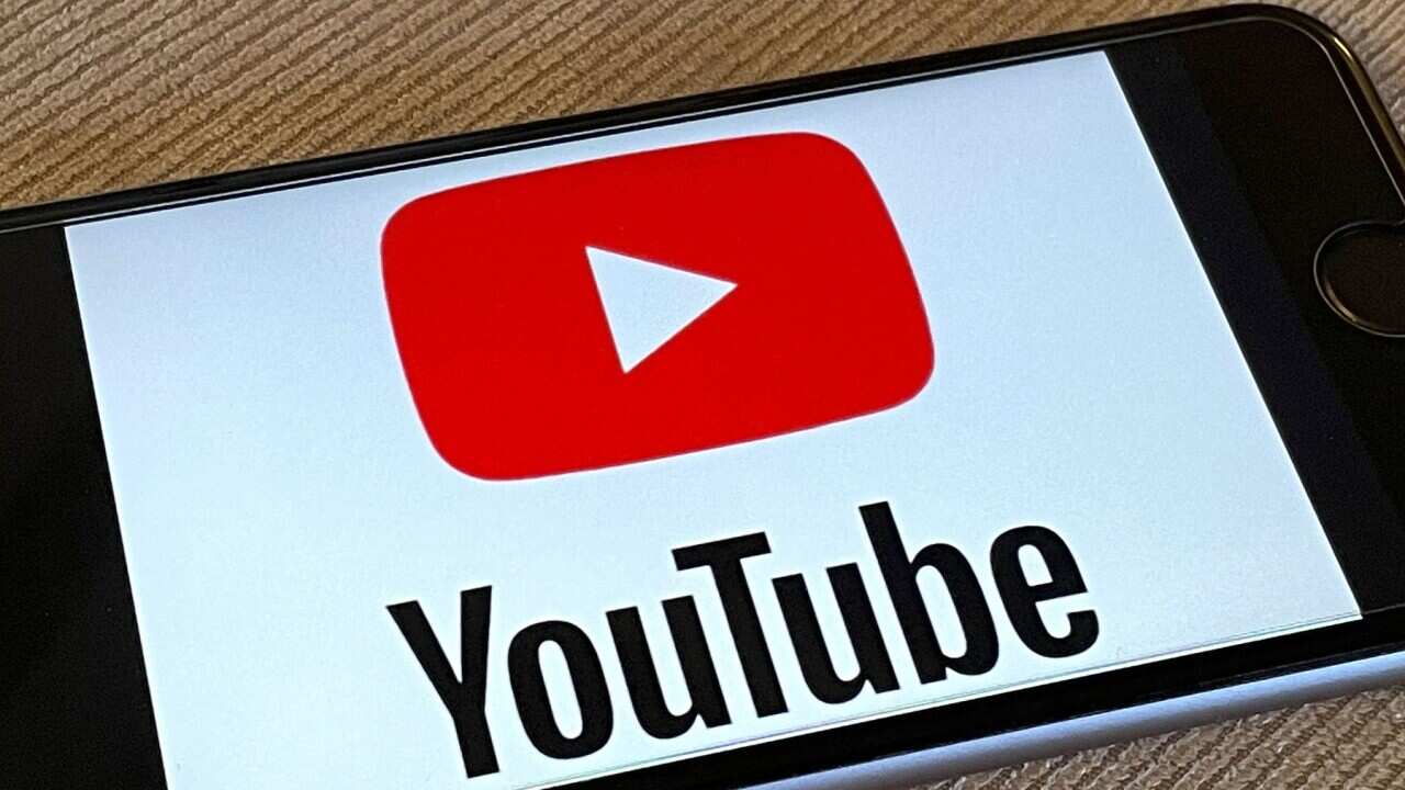 YouTube removes content from Giuliani and Bannon - 1/10/21