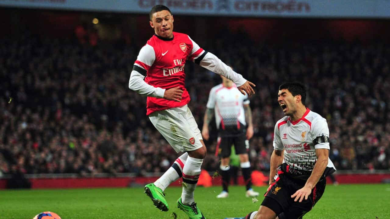 Liverpool's Luiz Suarez (R) and  Arsenal's Alex Oxlade-Chamberlain.