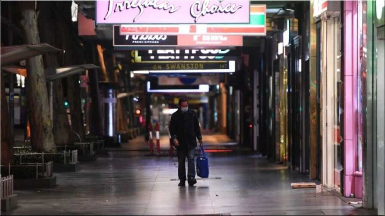 Пустота не само по улиците на Мелбърн, но и в душите на хората и в умовете на политиците. 