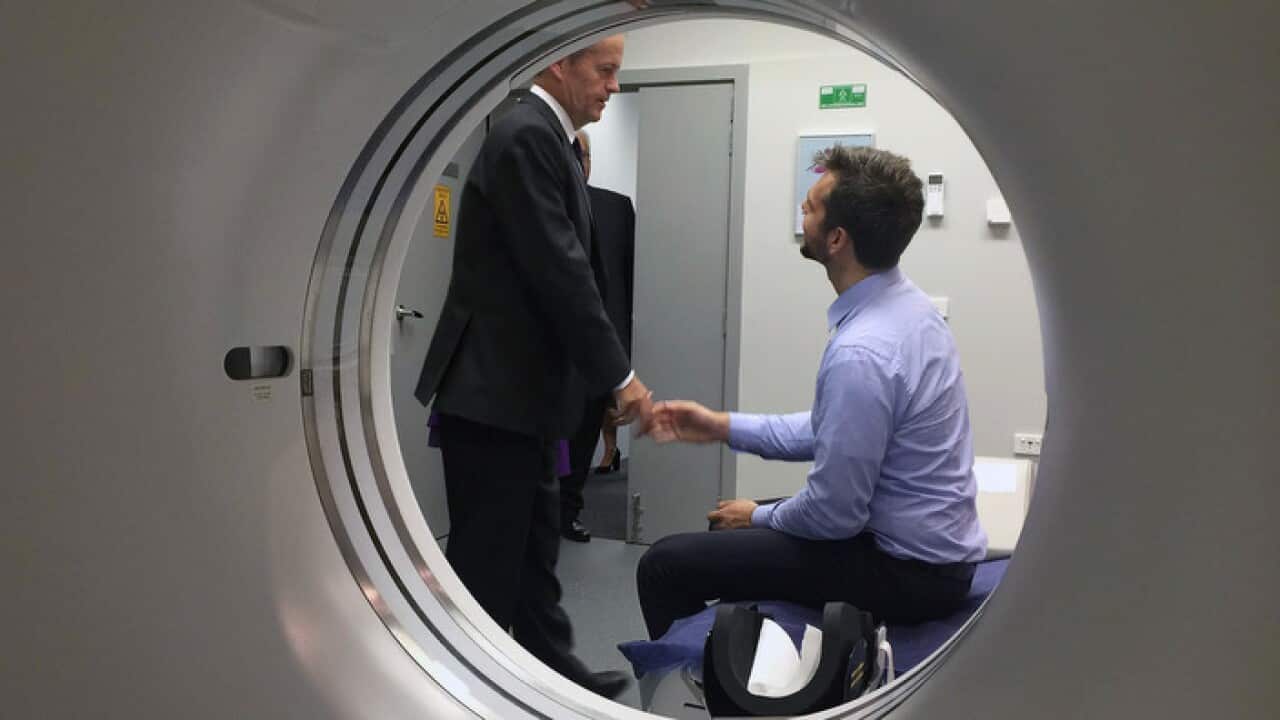 Federal Opposition Leader Bill Shorten (left) tours a radiology clinic in Burwood East, Melbourne, Tuesday, March 8, 2016. (AAP Image/Melissa Meehan) NO ARCHIVING