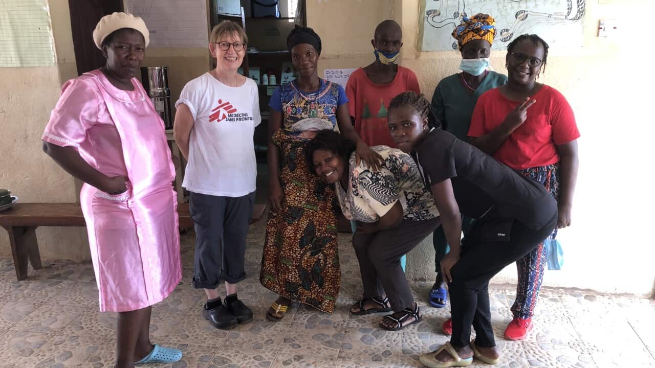 Dr.Veronika Siebenkotten-Branca mit ihren Mitarbeitern im Krankenhaus in Sierra Leone