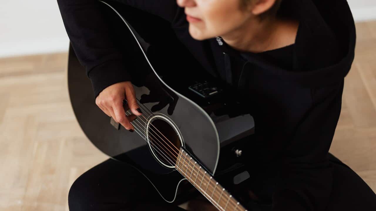 A lady with guitar