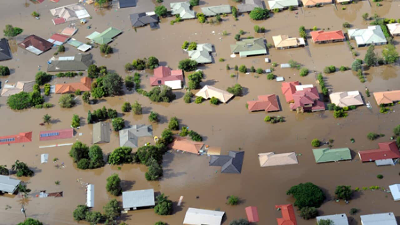 ipswich_flood_l_100111_aap_202988927