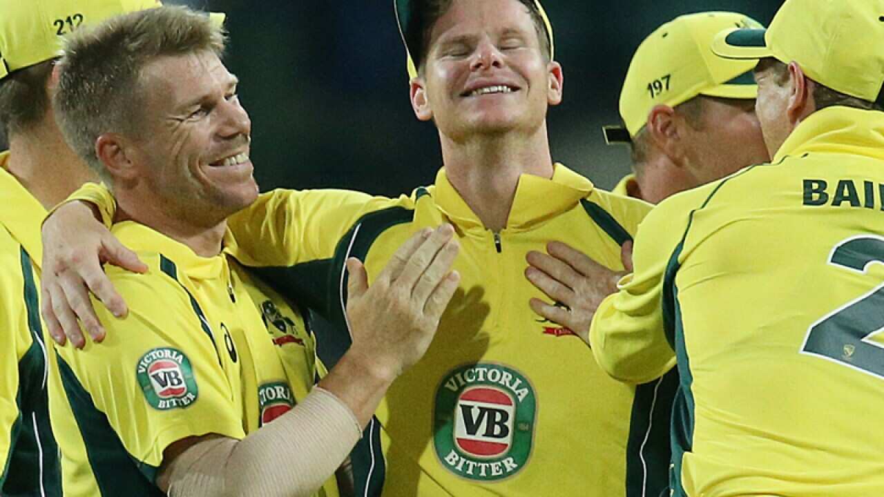 Australian captain Steve Smith (centre)