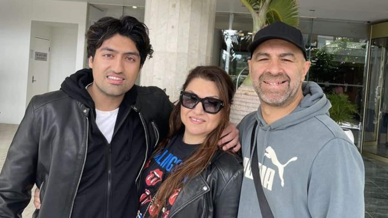 Γαρμπή Καίτη Δημήτρης Σχοινάς Κώστας Ντάρης (Krazy Kon).jpg