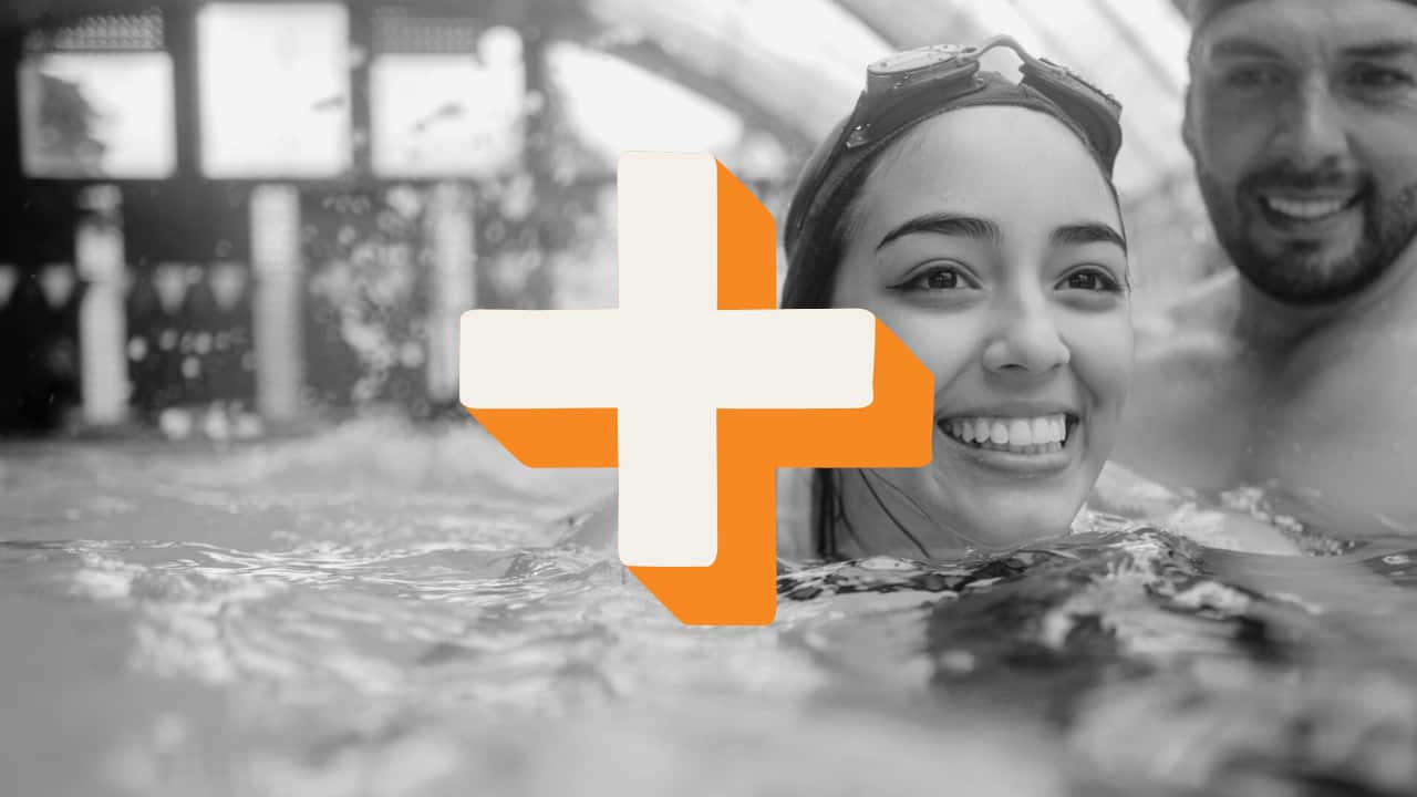 B&C woman in the swimming pool LE