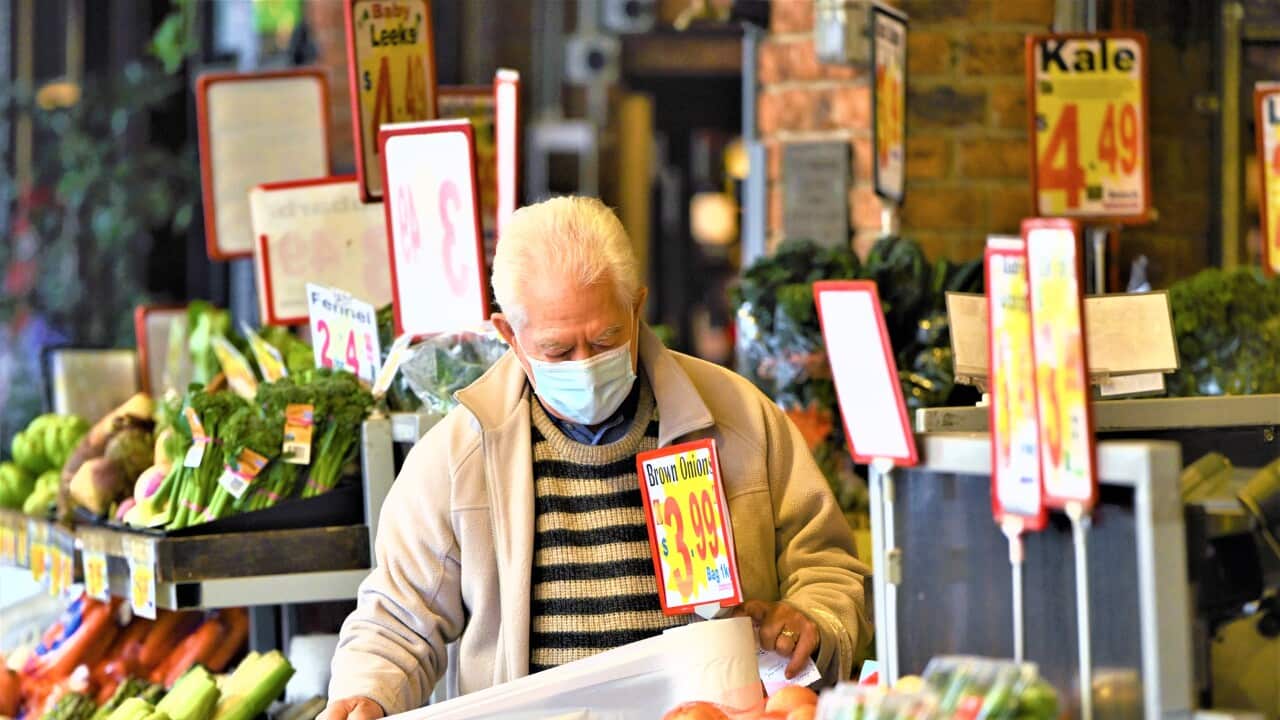 Members of the public shop for fresh produce at a market in Melbourne, Wednesday, July 27, 2022. The CPI rose 6.1% over the twelve months to the June 2022 quarter. (AAP Image/Joel Carrett) NO ARCHIVING