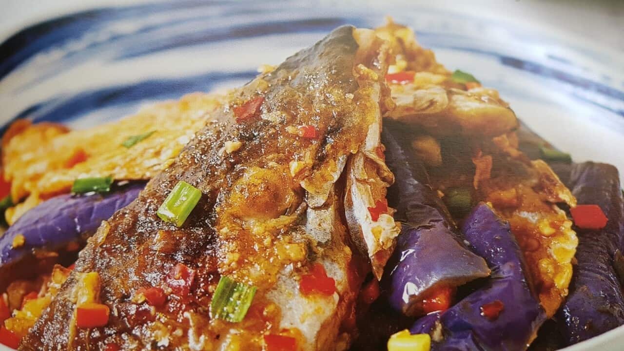 Salmon head and egg plant stew
