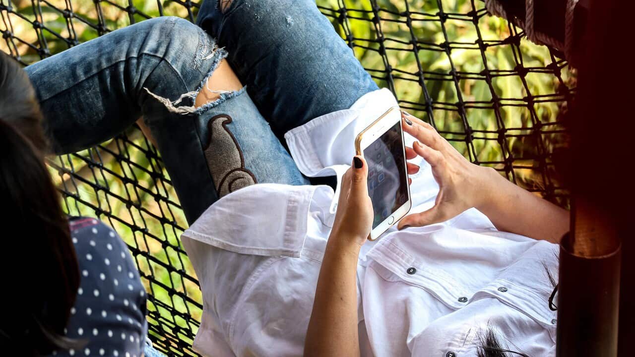 playing-with-phone-5103221_1280_Image by PankeysonPhotos.jpg