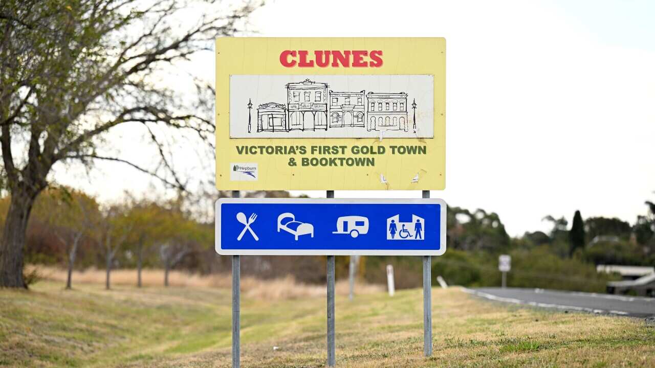 A sign advertising Clunes