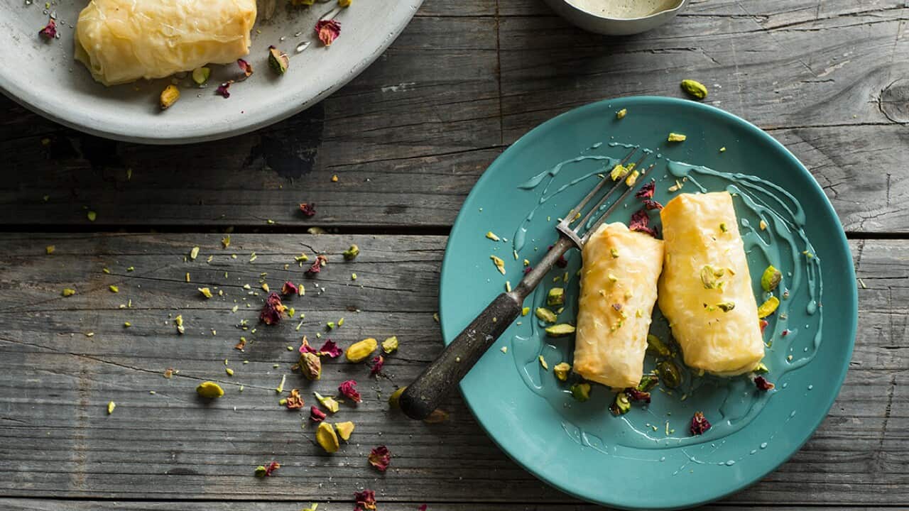 Sweet pastry fingers with ashta cream (znoud el sett)