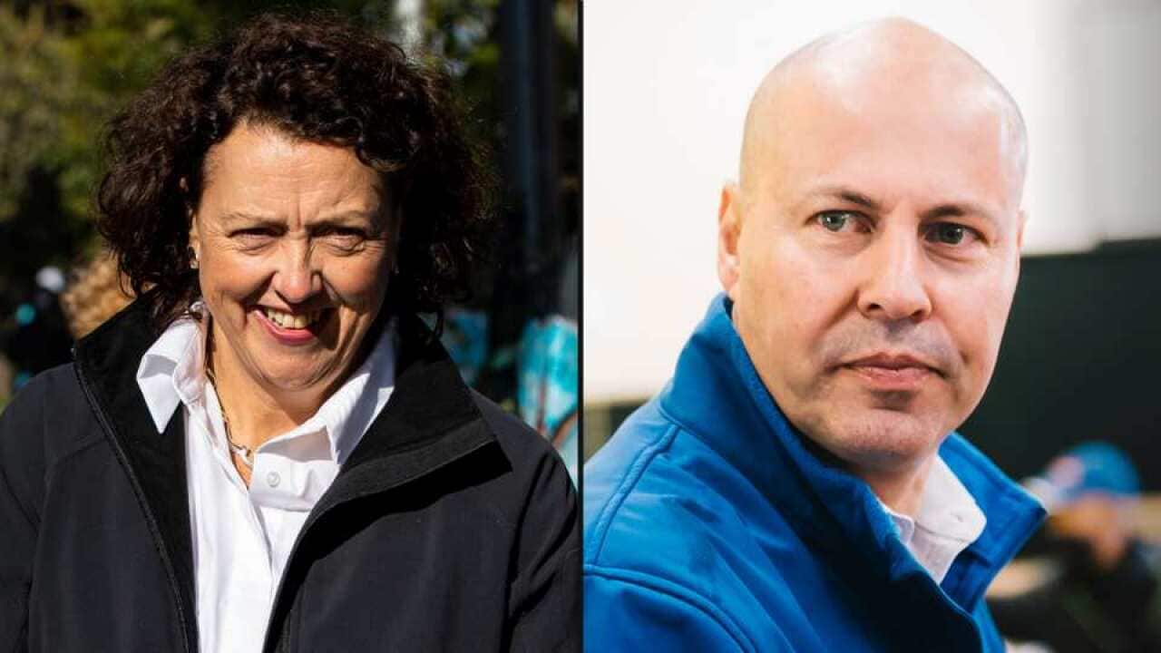 Independents surge in key seats as Josh Frydenberg falls behind in Kooyong.