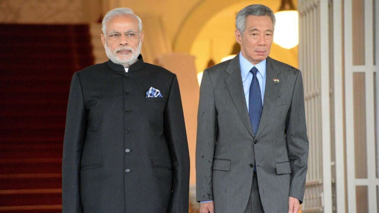 India's Prime Minister Narendra Modi (L) and Singapore's Prime Minister Lee Hsien Loong (R) attend a welcoming ceremony at Istana Presidential Palace in Singapore on November 24, 2015.