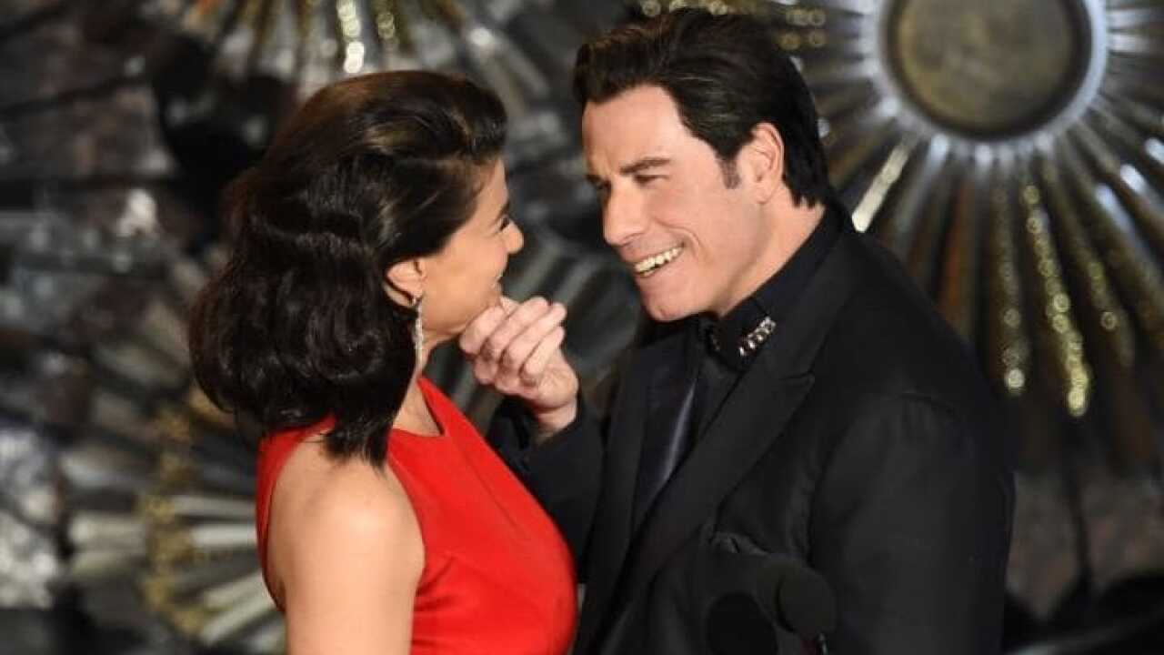 john travolta idina menzel oscars