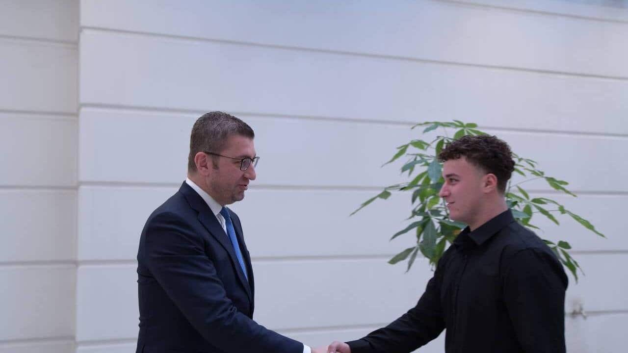 Mickoski i Jovan Kostadinov.jpg