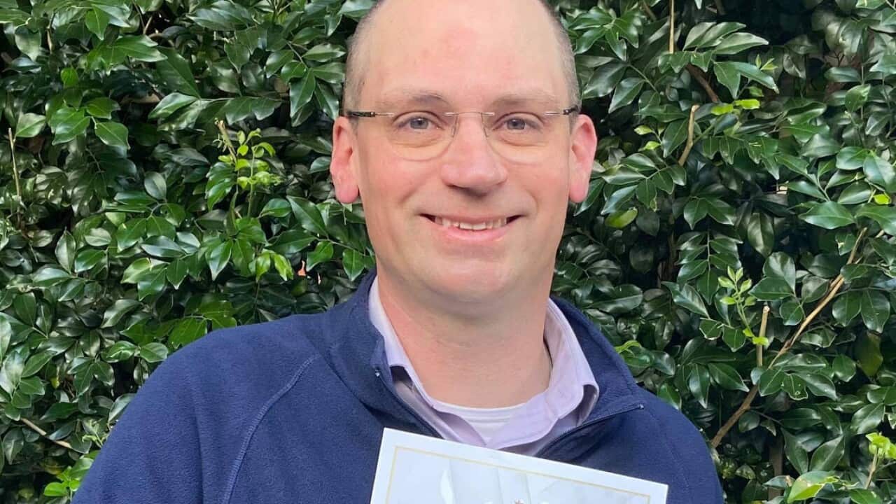 Branko Dijkstra met zijn Australian Citizenship Certificate