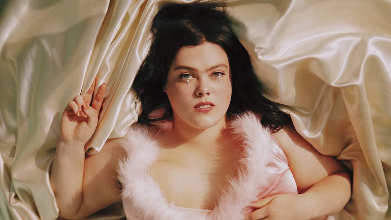 Elizabeth. Press photo by Laura Du Ve. Processed with VSCO with c6 preset