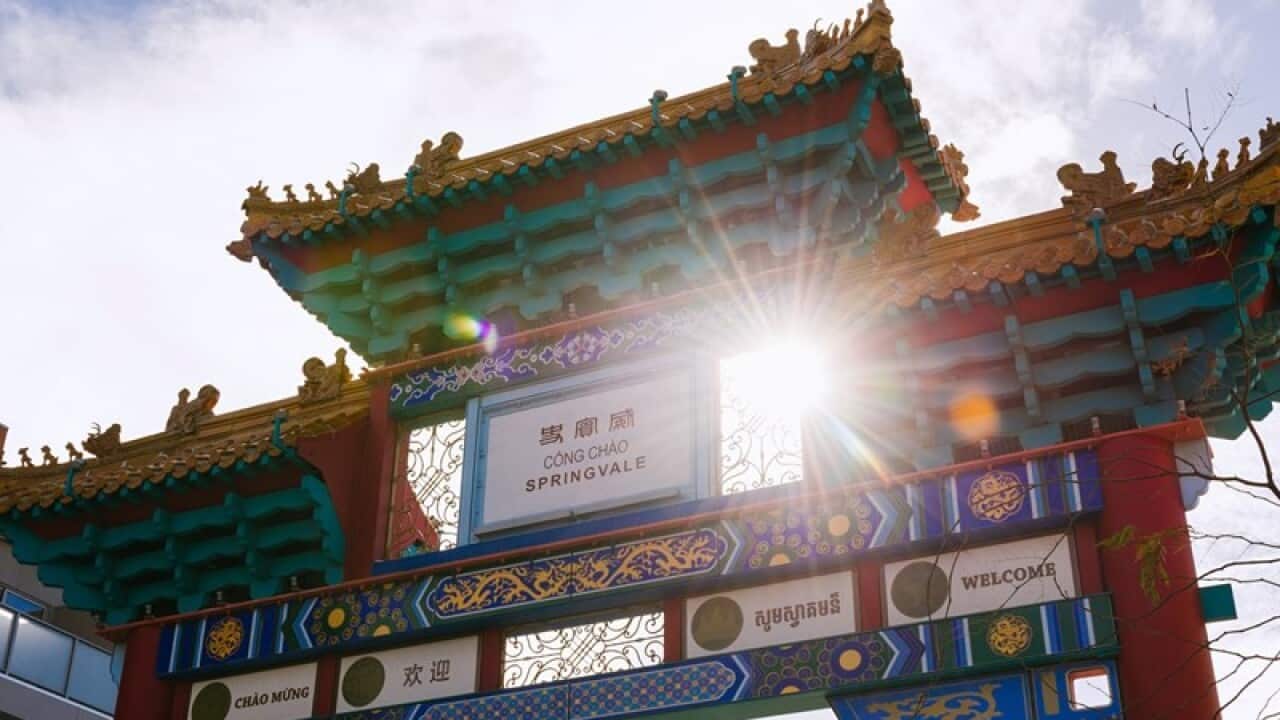 Springvale là nơi tập trung nhiều cửa hàng sầm uất và dịch vụ đa văn hóa.