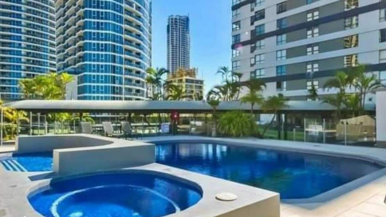 Two men have drowned in a pool at Surfers Paradise on the Gold Coast. Source: SBS News / Booking.com/Supplied