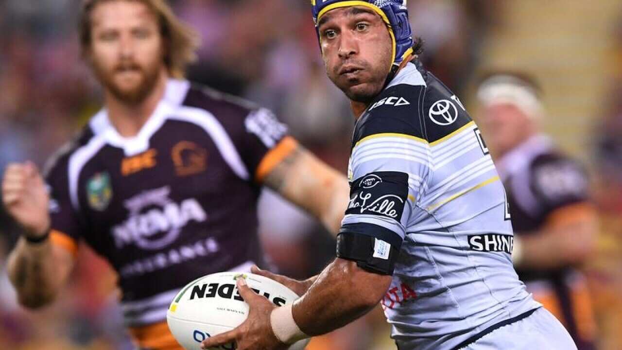 Johnathan Thurston prepares to pass the ball.