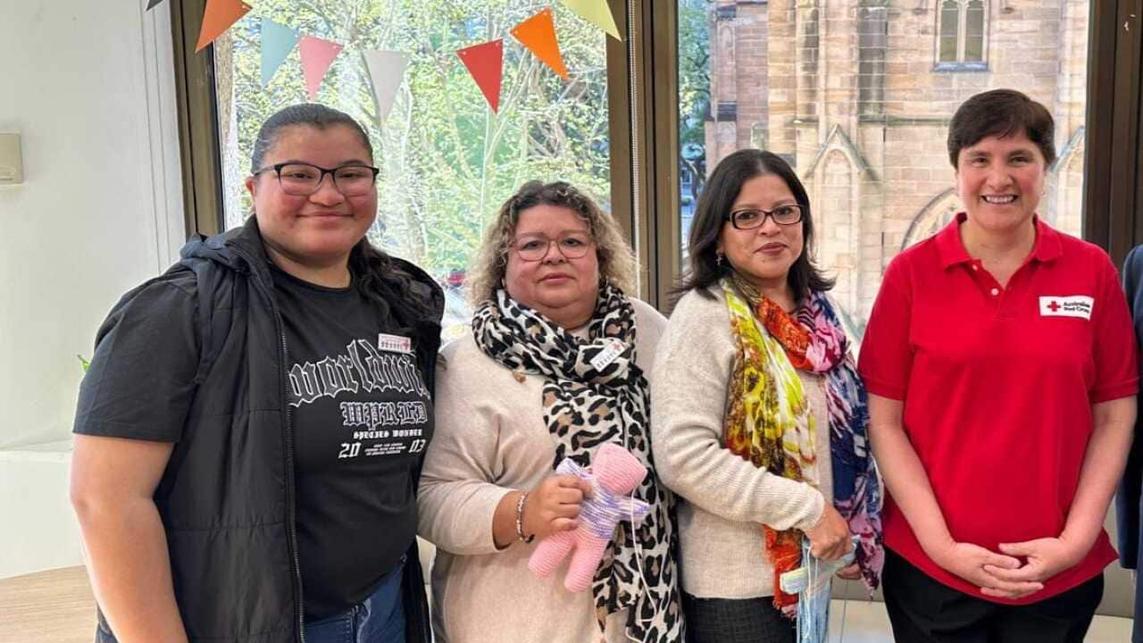 Maria Muente, primera por derecha y MArisol, segunda por derecha.jpg