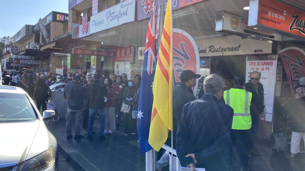 Hàng dài cử tri xếp hàng tại phòng phiếu Cabramatta bầu cử BCH CĐ sáng ngày 27-8-2023 (SBS).jpg