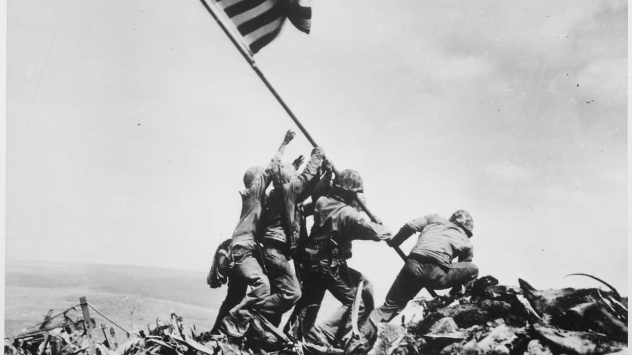 Raising_the_Flag_on_Iwo_Jima.png
